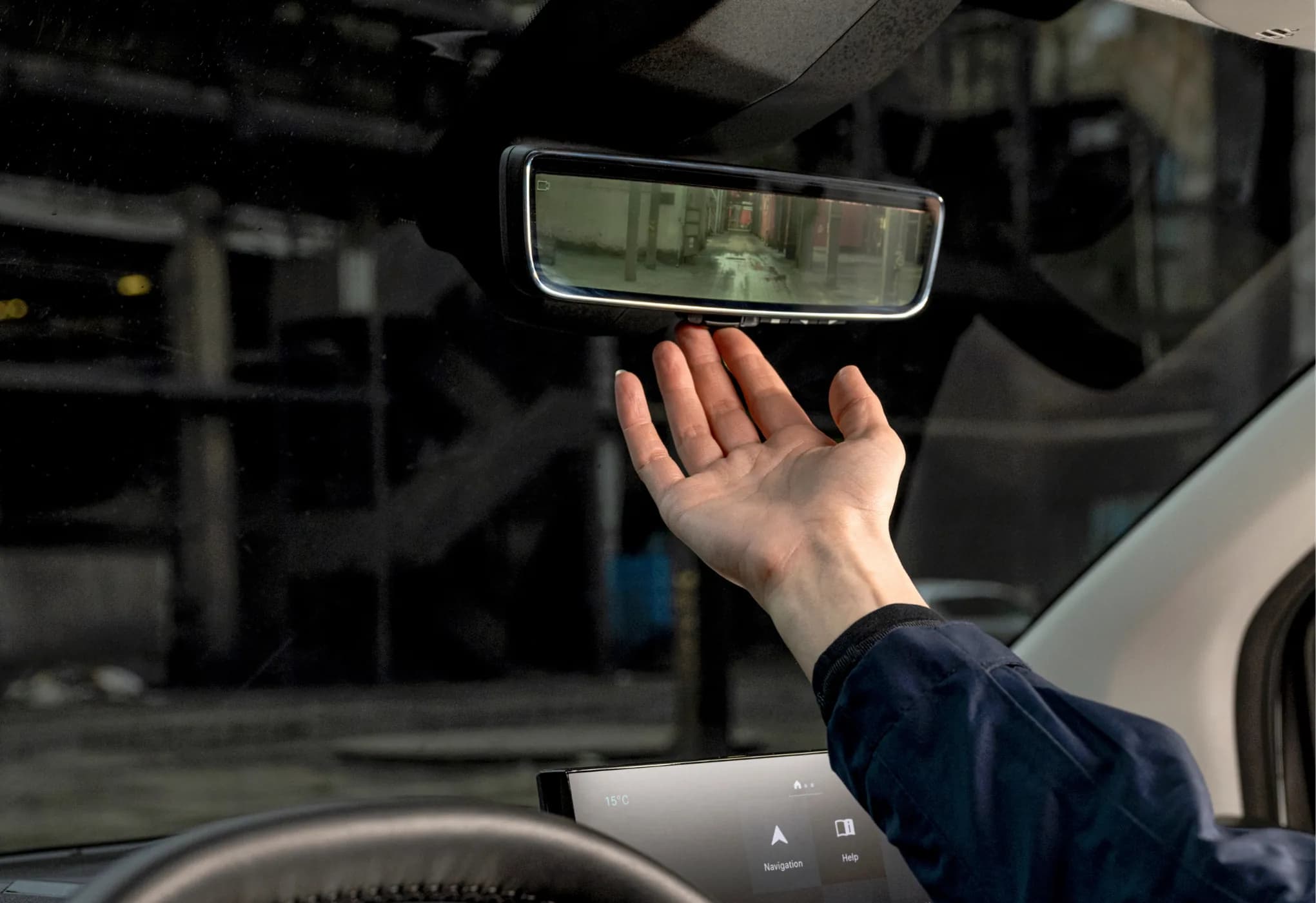 Rəqəmsal Arxa Görüntü Güzgüsü (Digital Rearview Mirror)